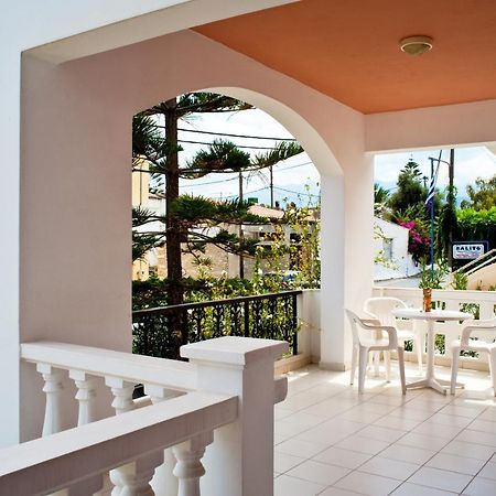 Captain Michalis Apartments Galatas  Екстер'єр фото