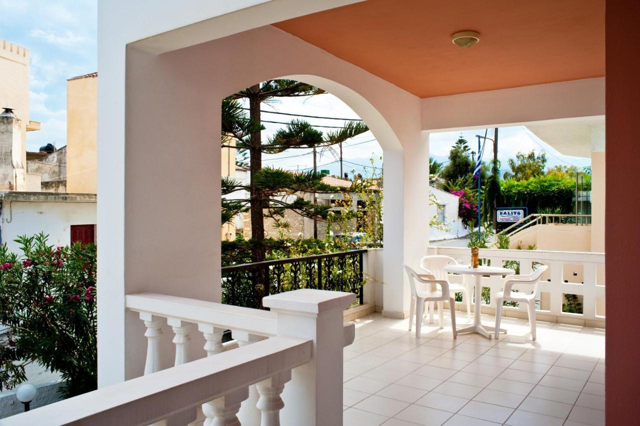 Captain Michalis Apartments Galatas  Екстер'єр фото