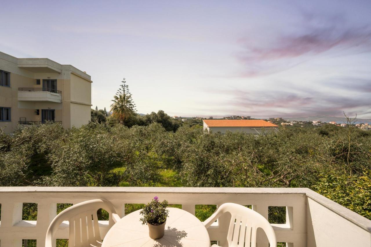 Captain Michalis Apartments Galatas  Екстер'єр фото