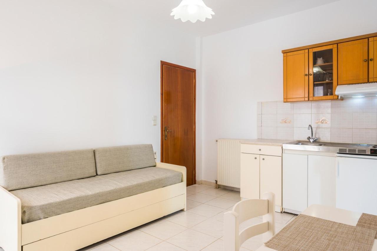 Captain Michalis Apartments Galatas  Екстер'єр фото