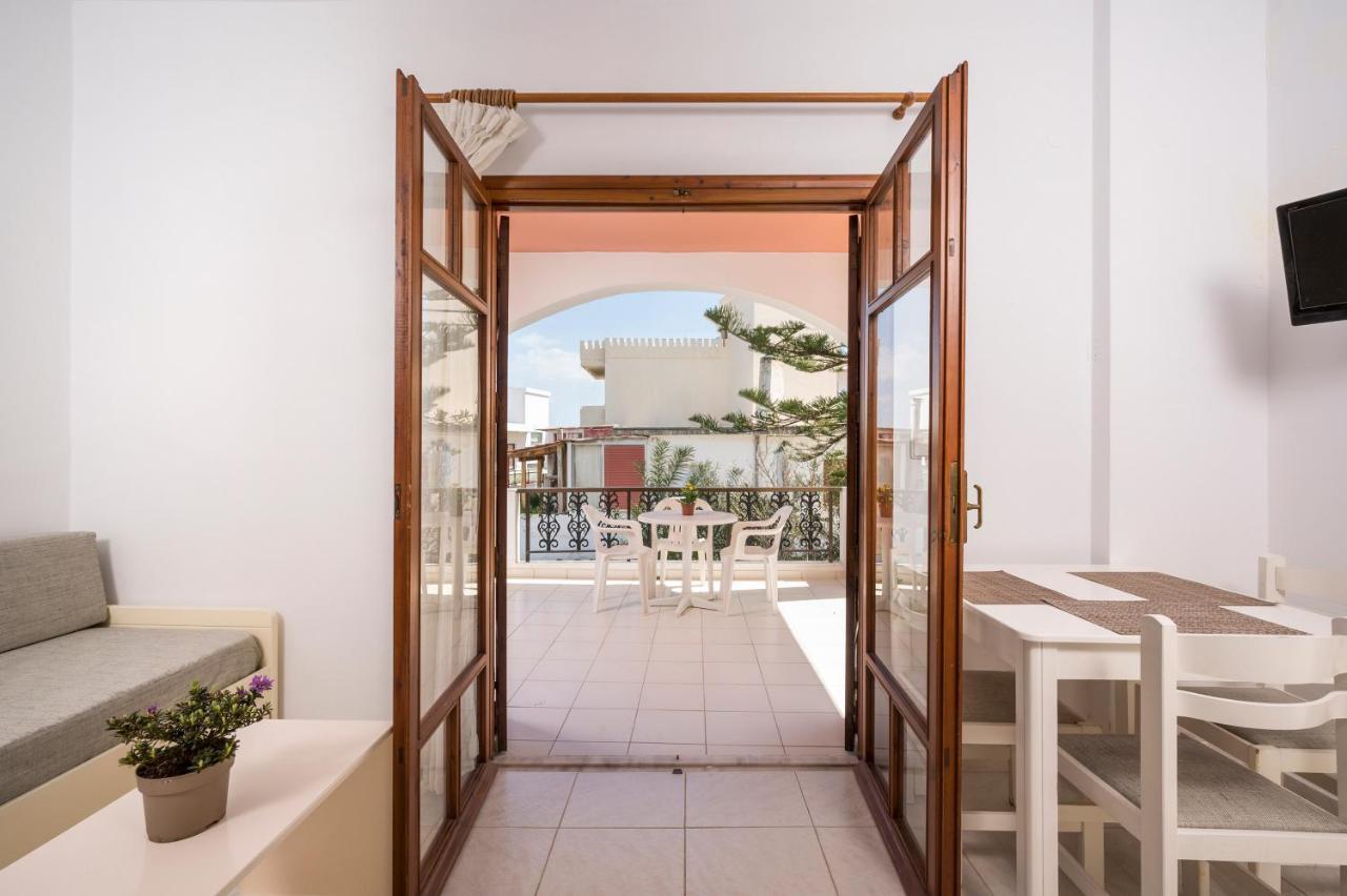 Captain Michalis Apartments Galatas  Екстер'єр фото