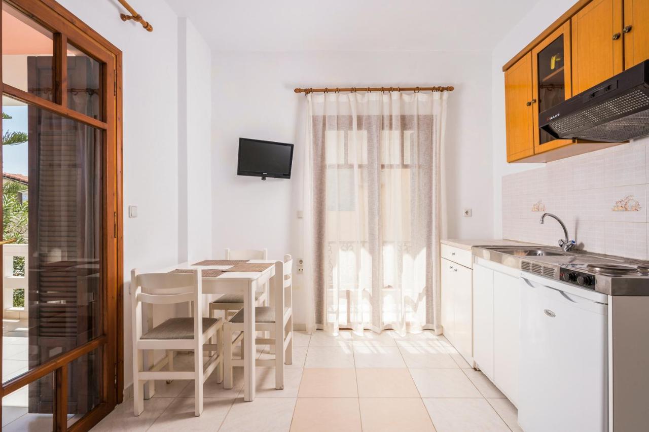 Captain Michalis Apartments Galatas  Екстер'єр фото
