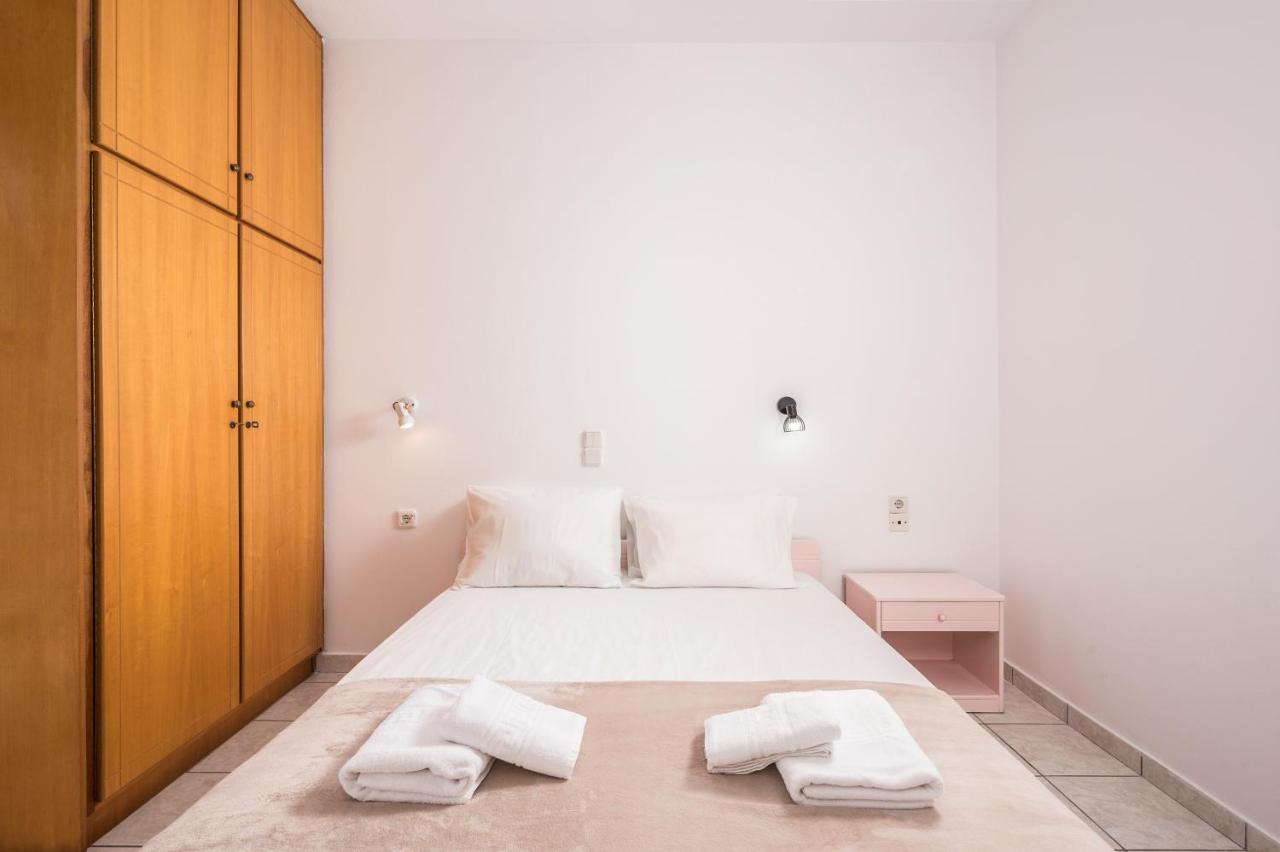 Captain Michalis Apartments Galatas  Екстер'єр фото