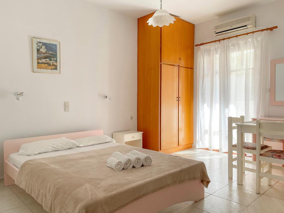 Captain Michalis Apartments Galatas  Екстер'єр фото