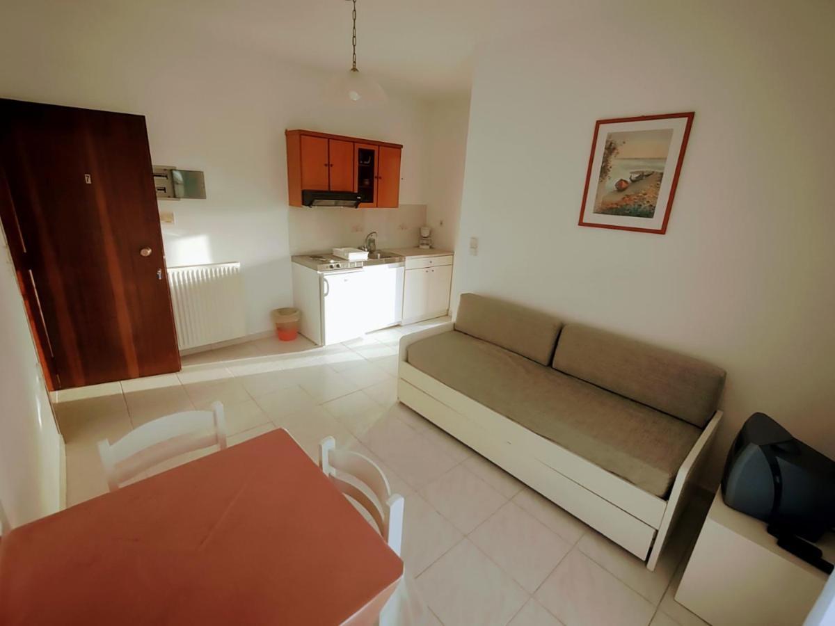 Captain Michalis Apartments Galatas  Екстер'єр фото