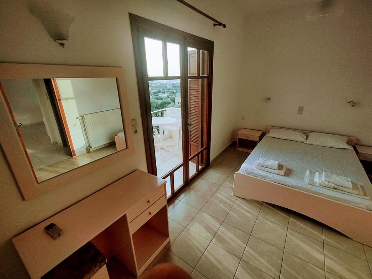 Captain Michalis Apartments Galatas  Екстер'єр фото