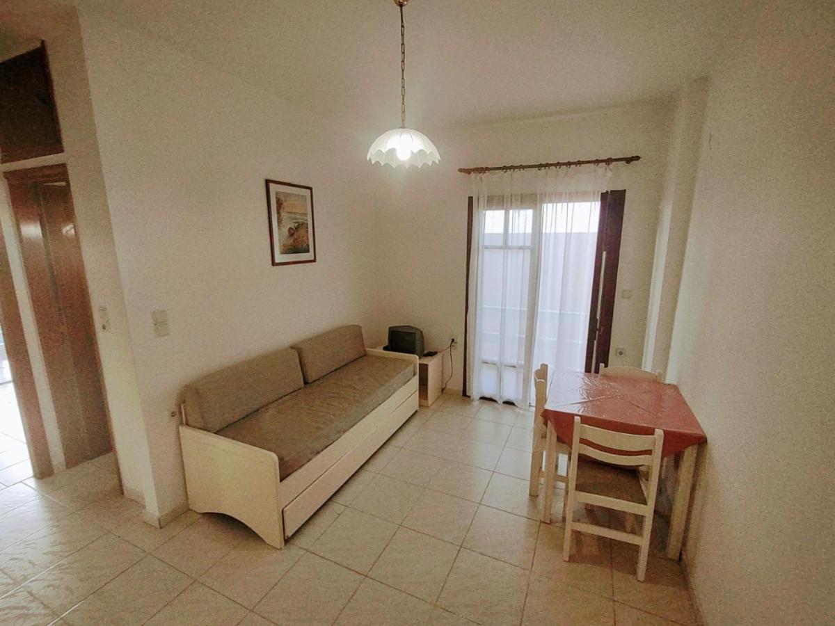 Captain Michalis Apartments Galatas  Екстер'єр фото