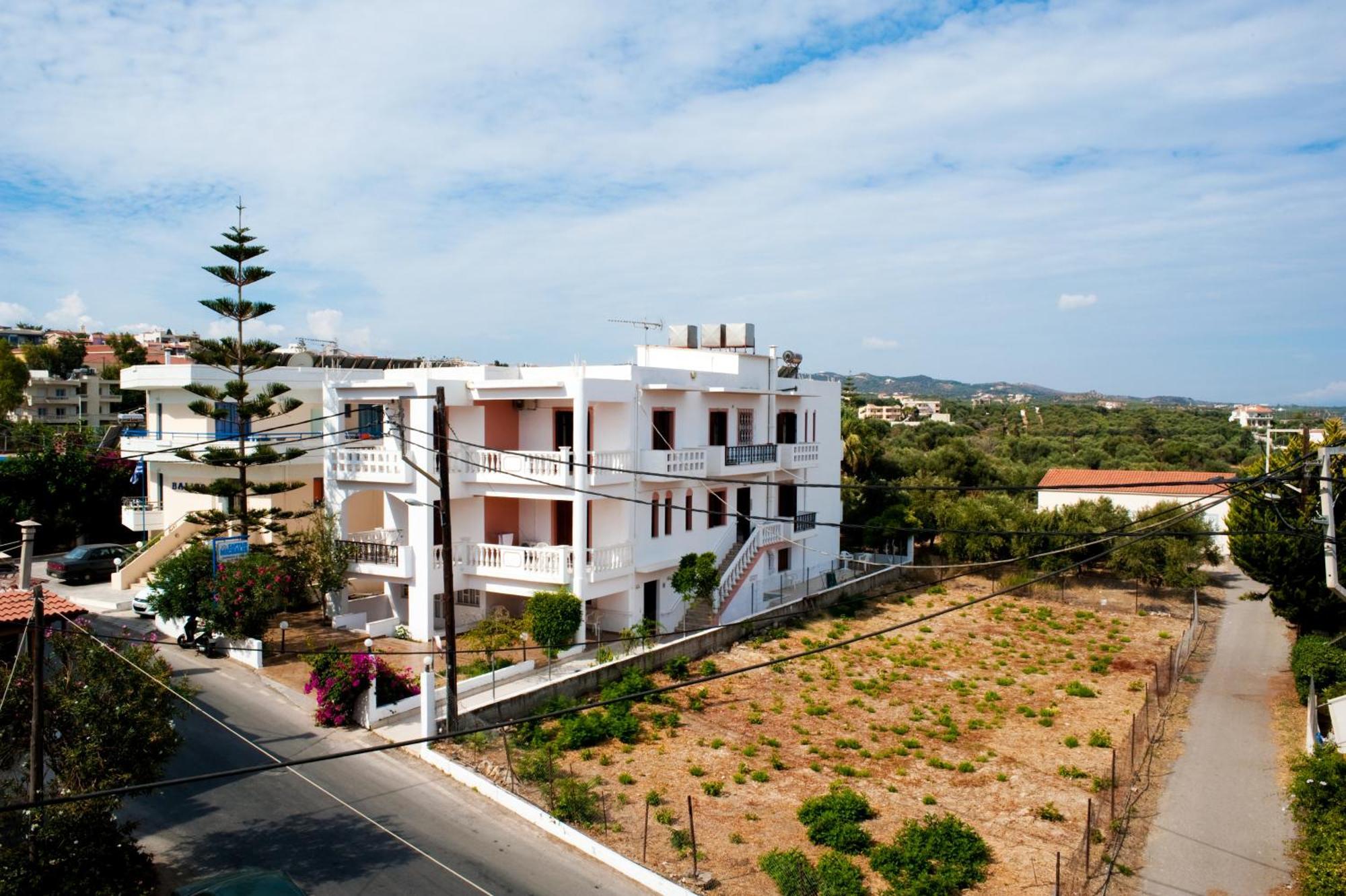 Captain Michalis Apartments Galatas  Екстер'єр фото