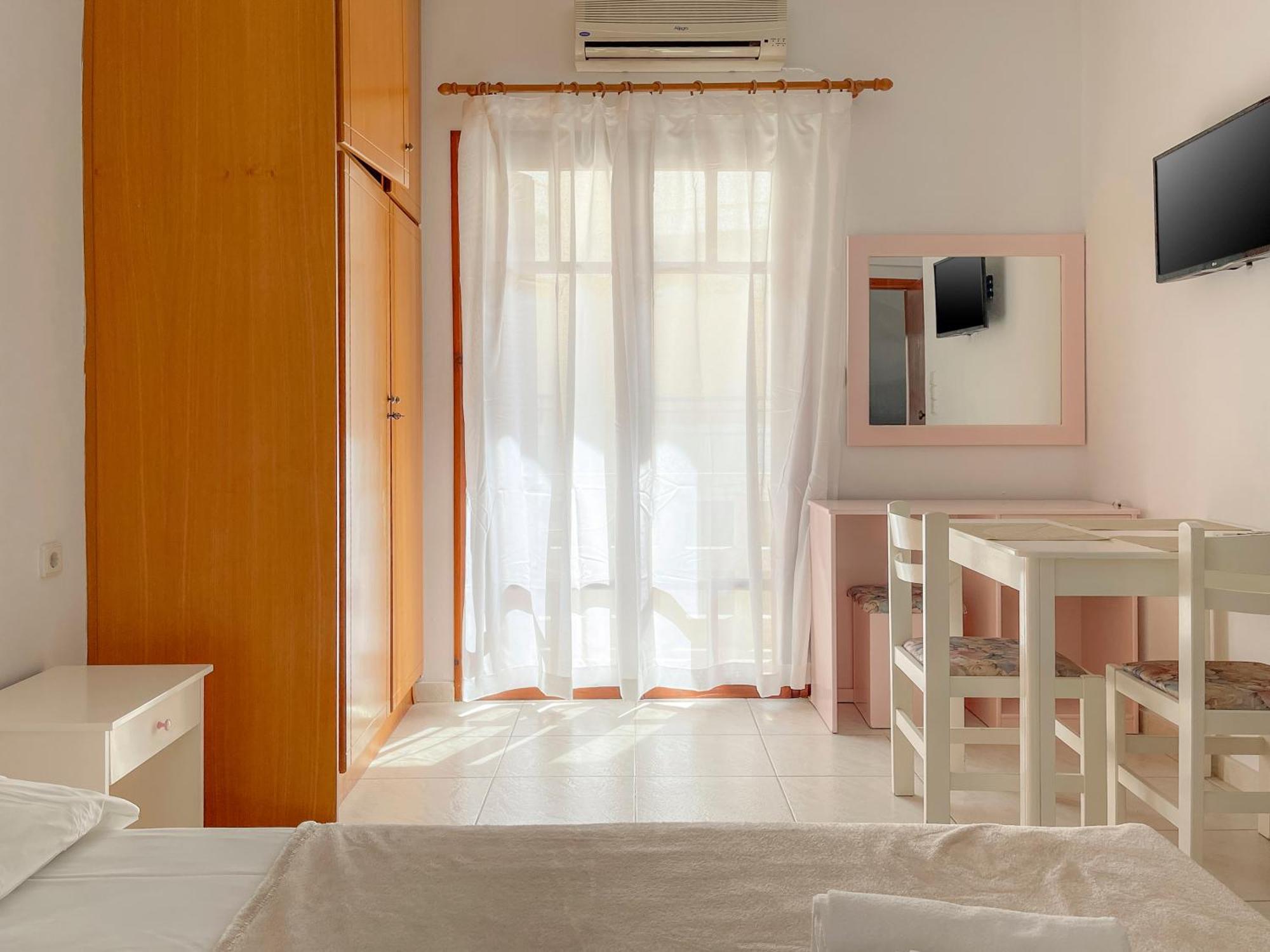 Captain Michalis Apartments Galatas  Номер фото
