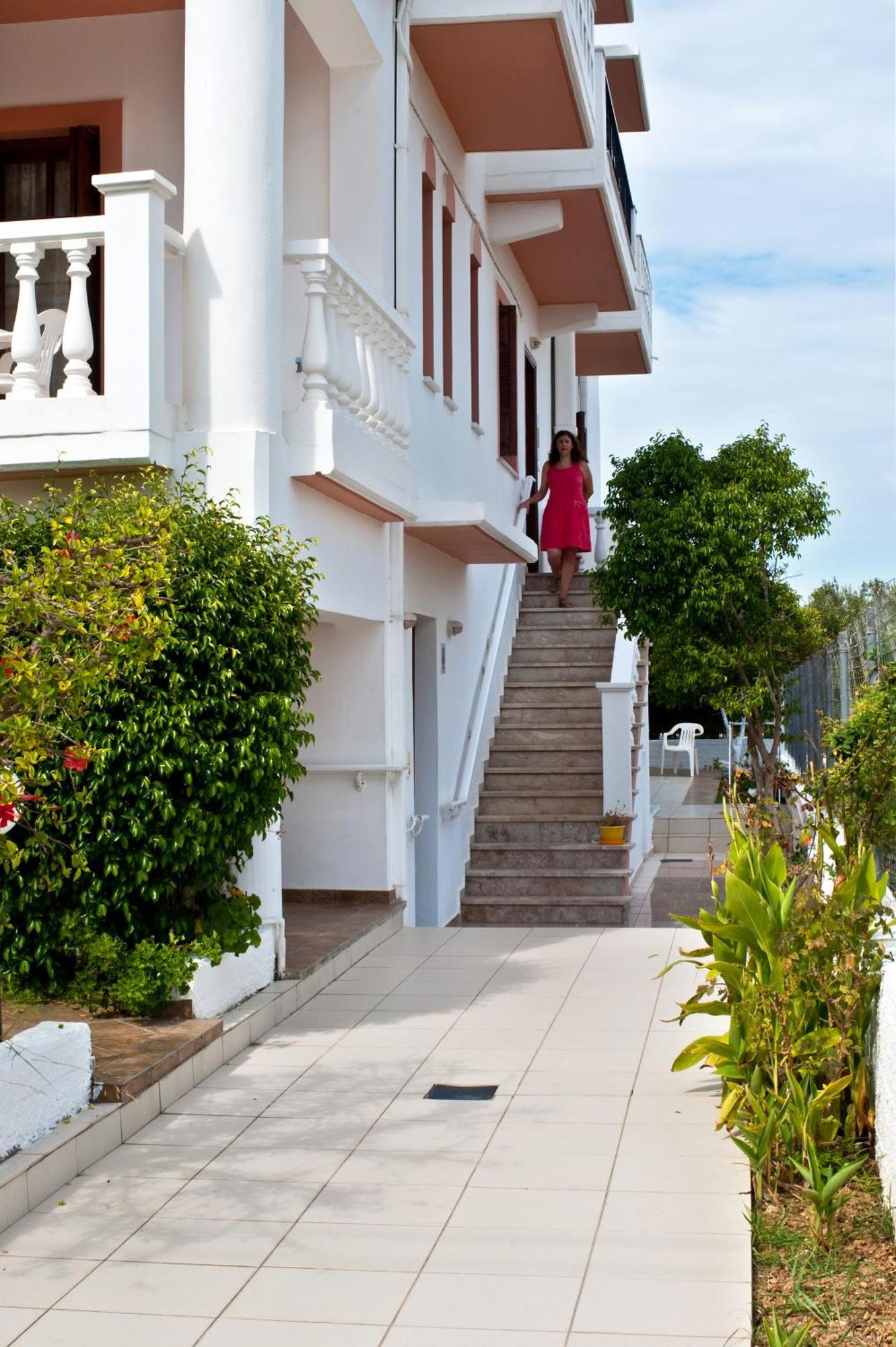 Captain Michalis Apartments Galatas  Екстер'єр фото