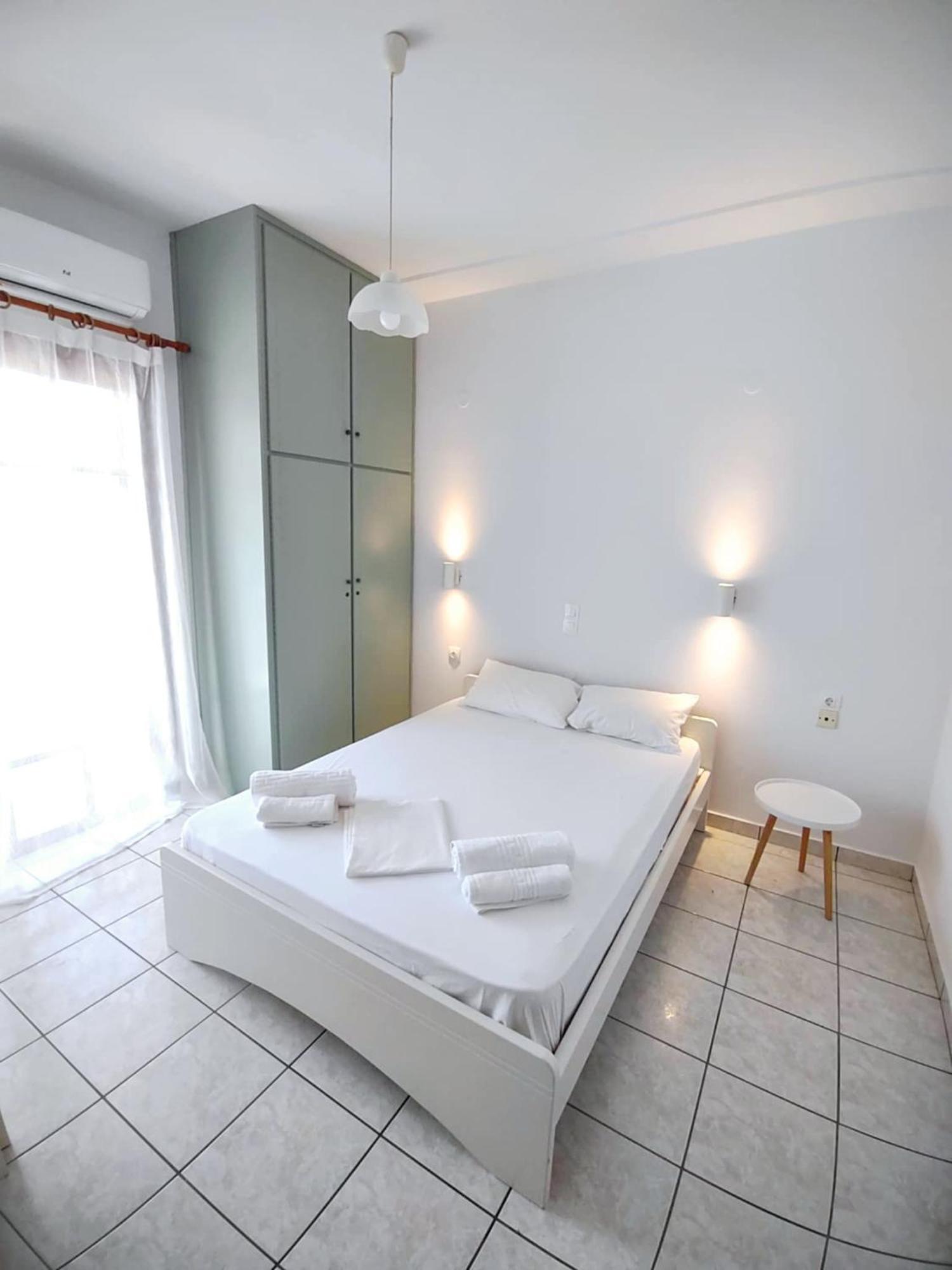 Captain Michalis Apartments Galatas  Екстер'єр фото