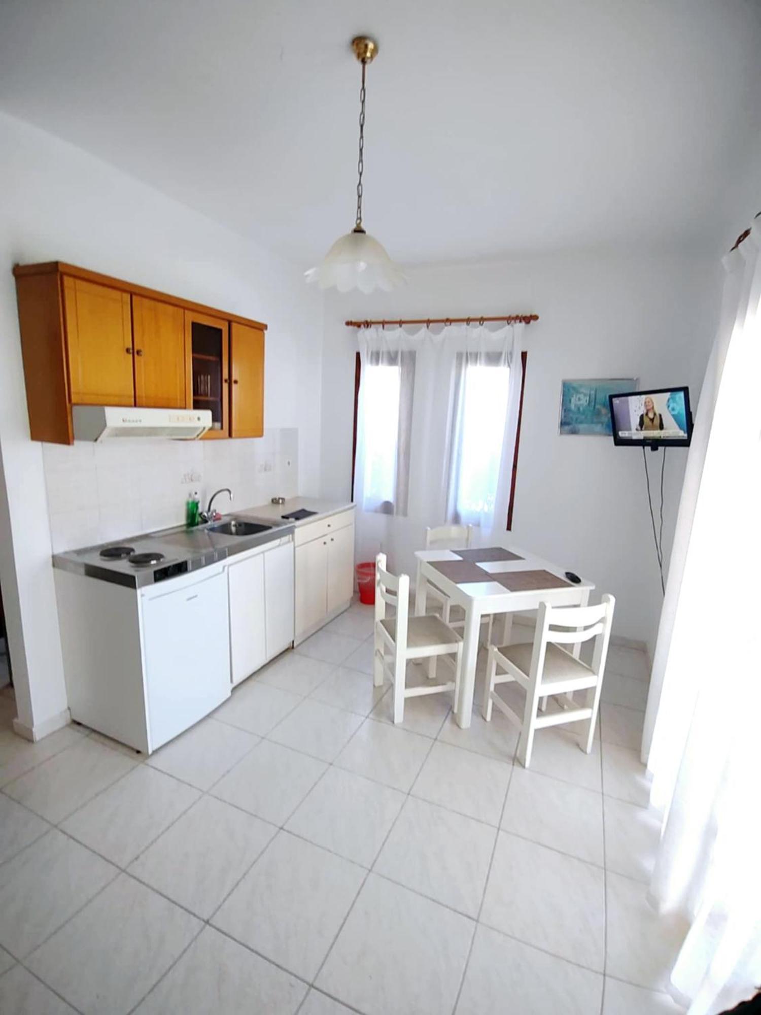 Captain Michalis Apartments Galatas  Екстер'єр фото