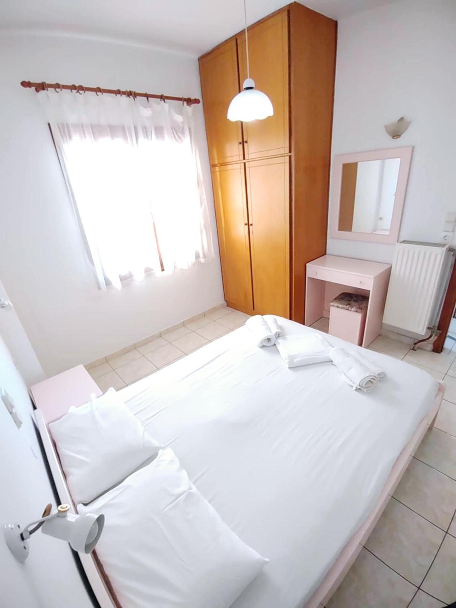 Captain Michalis Apartments Galatas  Екстер'єр фото
