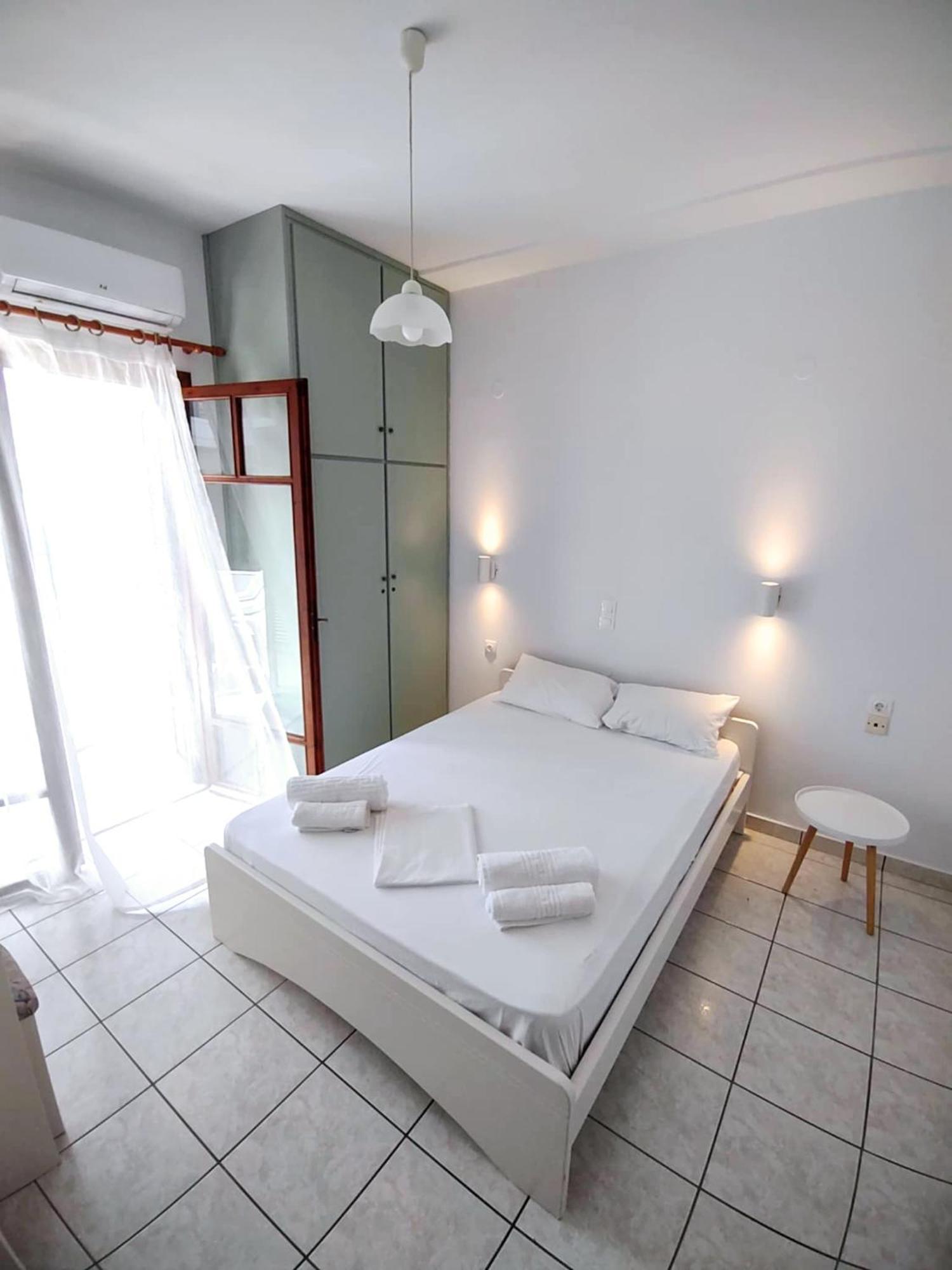 Captain Michalis Apartments Galatas  Екстер'єр фото