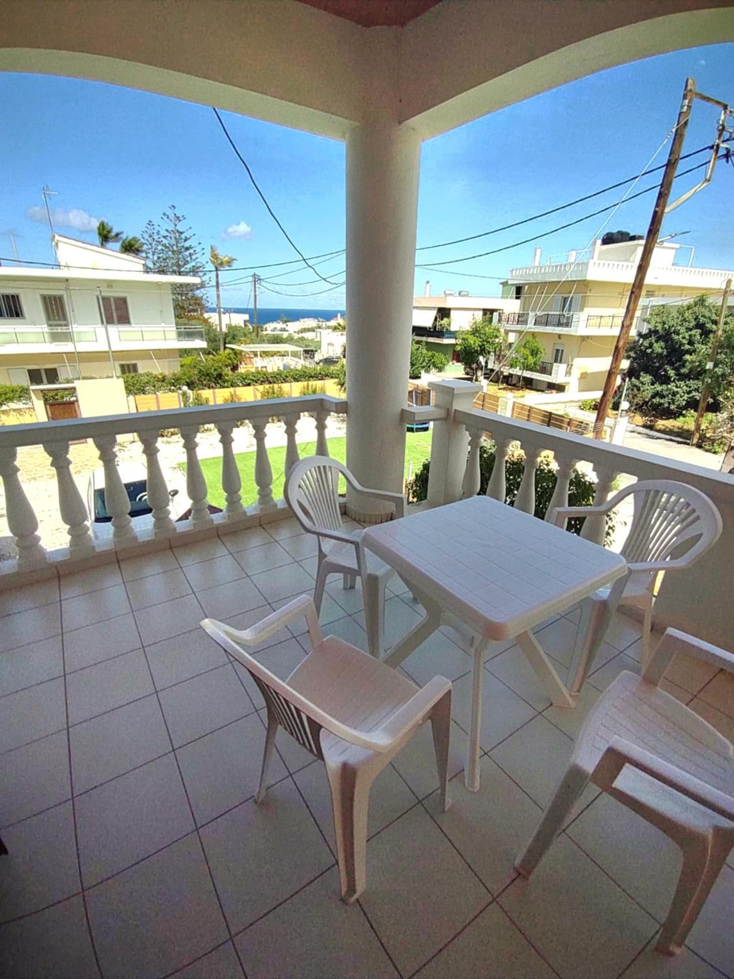 Captain Michalis Apartments Galatas  Екстер'єр фото