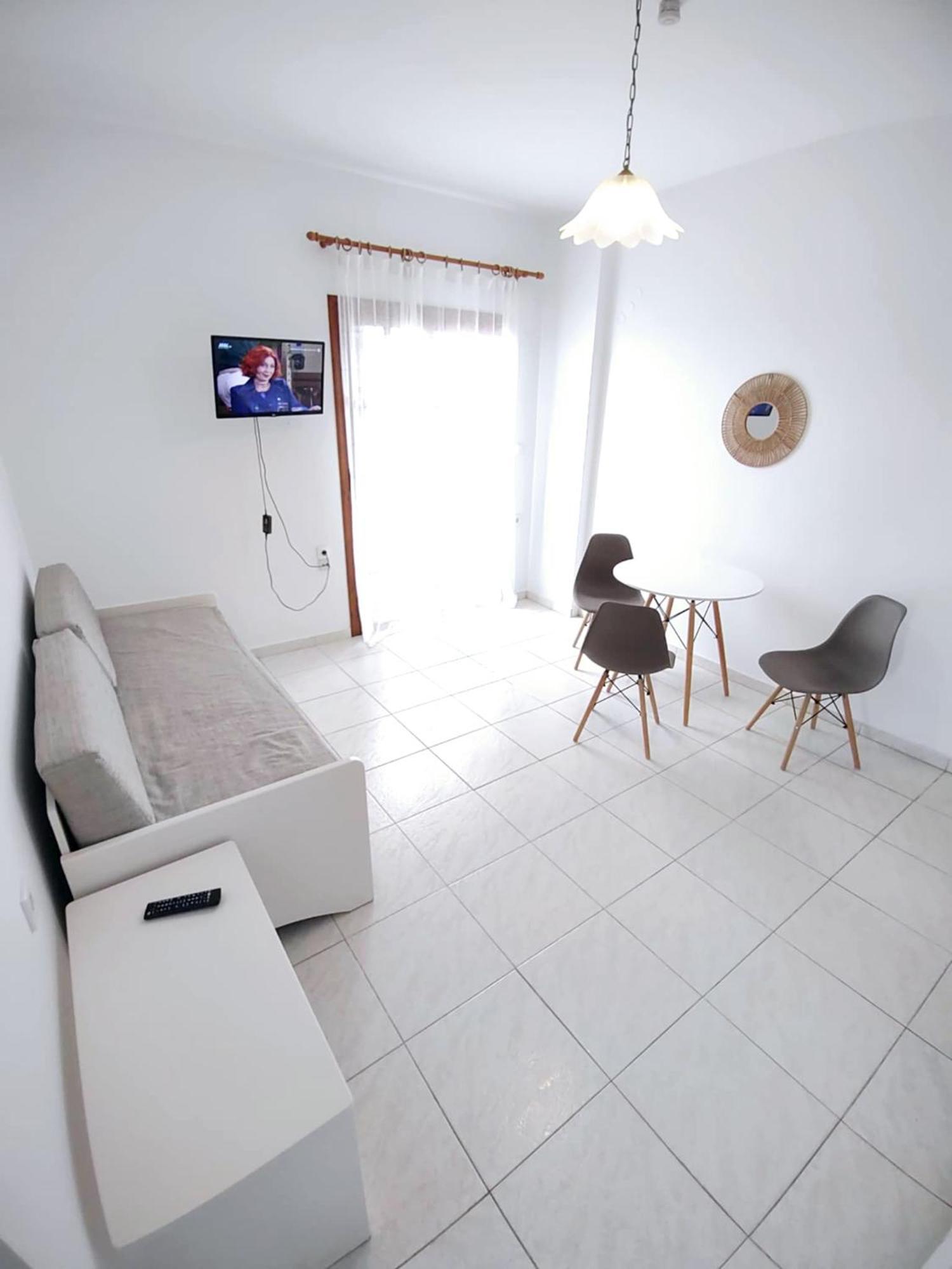 Captain Michalis Apartments Galatas  Екстер'єр фото