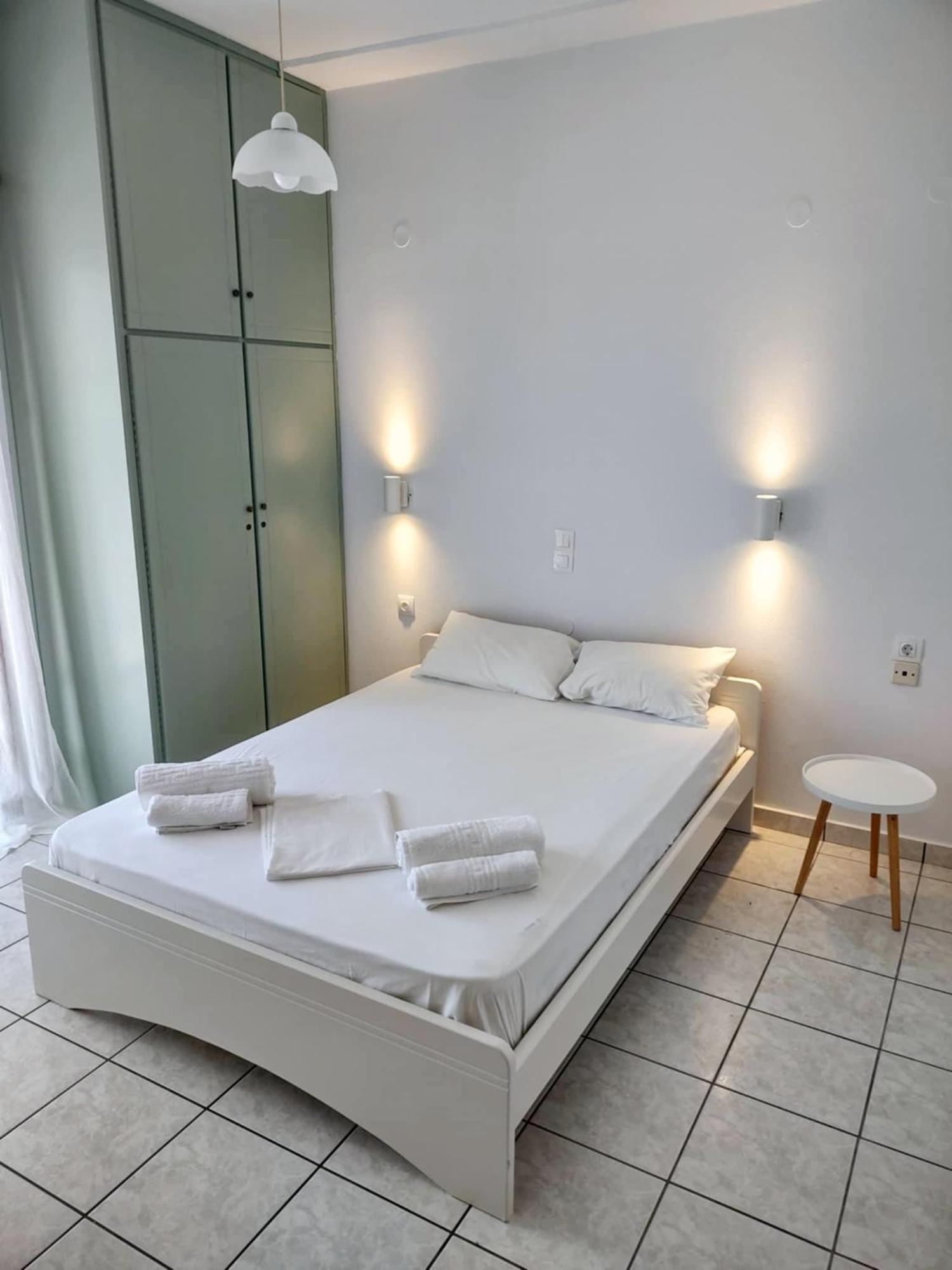 Captain Michalis Apartments Galatas  Екстер'єр фото